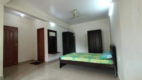 Seacoast Retreat- Lovely 2 BHK apartment with pool