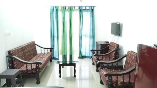 Seacoast Retreat- Lovely 2 BHK apartment with pool