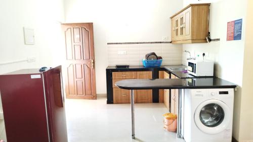 Seacoast Retreat- Lovely 2 BHK apartment with pool