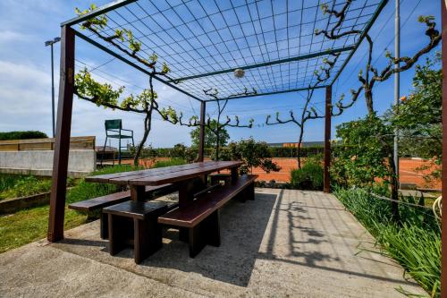 Country house Oasis with private tennis court