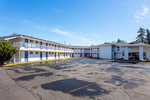 Motel 6 Pendleton, OR - West