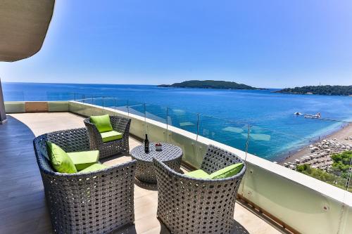 شرفة/ تراس, Green Stone Apartments in Rafailovici