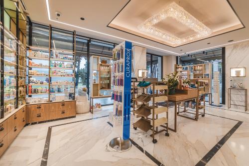 Hotel Budva - image 2