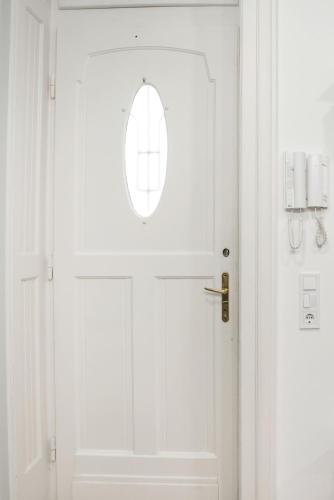 Designer Dream Home At The St. Stephen Basilica - image 9