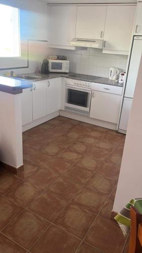 Son Bou by The Sea; home with a private garden, Son Bou (Foto 10)