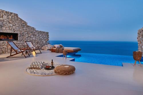 Suite with Private Pool with Sea View 