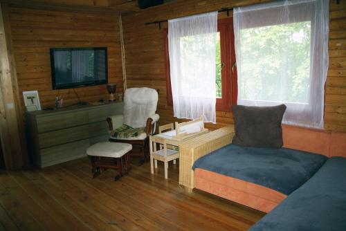 Lili's Lovely Log Home in the Forest