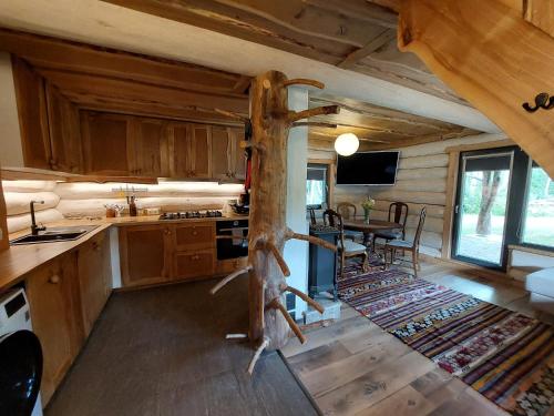 Lepikumäe Holiday Home with Sauna and Hot tub for up to 18 persons (Lepikumae Holiday Home with Sauna and Hot tub for up to 18 persons) in Metsara