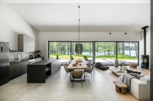 The Lake - Waterfront Villas Retreat in 因圖爾克