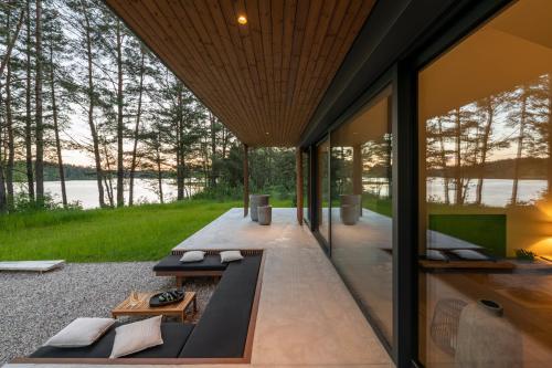 陽台/露台, The Lake - Waterfront Villas Retreat in 因圖爾克