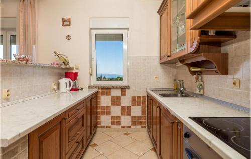 virtuve, Cozy Apartment In Viskovo With Wifi in Marcelji