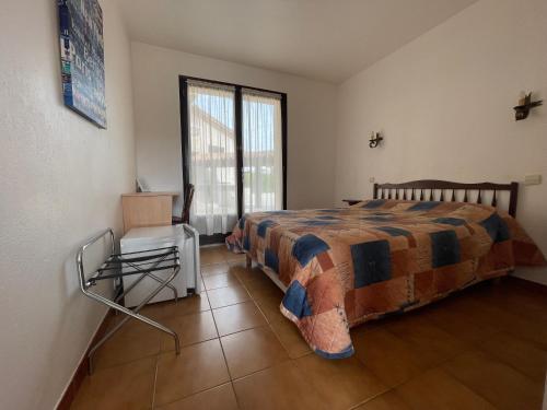 Standard Double Room image 2