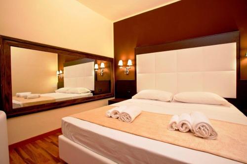 Momi's Hotel