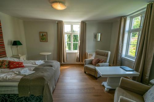 Dragsvik Fjordhotel - image 3
