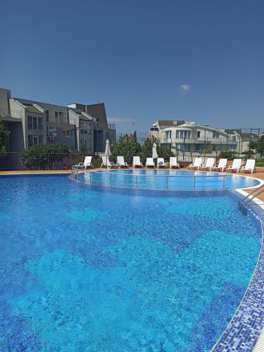 Sunset Studio in Kosharitsa with Pool, SPA, Gym and Parking by Flat Mаnager in Kosharitsa