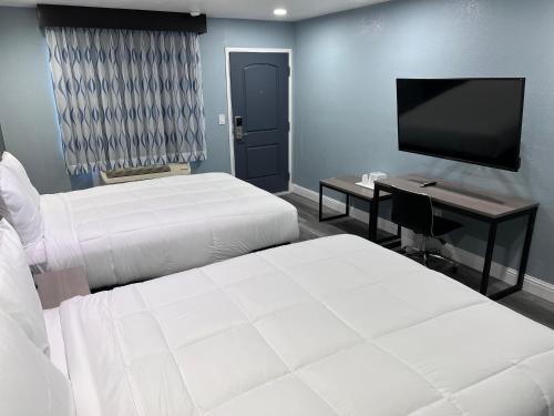 Surf City Inn & Suites