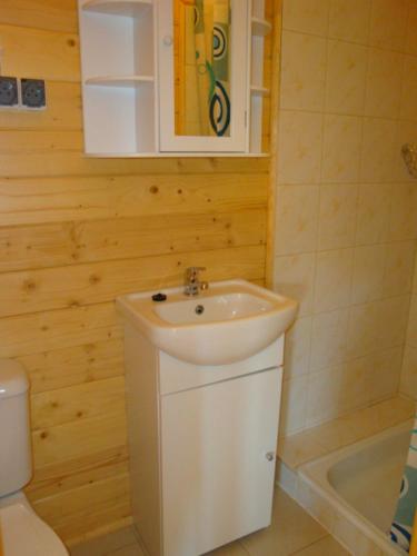 2 bedrooms, 4 beds