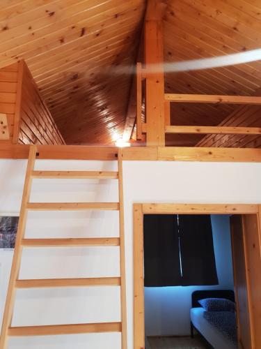 Holiday Village Tatralandia Bungalov 3-2-2 chatka 431 s 1 spálňou 1 obývačkou a 1 izbou v podkrovi (Holiday Village Tatralandia Bungalov 3-2-2 chatka 431 s 1 spalnou 1 obyvackou a 1 izbou v podkrovi) in Liptovsky Mikulas