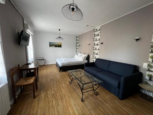 1 queen bed, 1 sofa bed