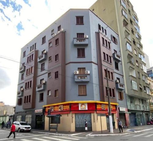 Hotel Tropicália próximo a 25 de março , Brás e Bom Retiro Com estacionamento conveniado ao lado do hotel, São Paulo