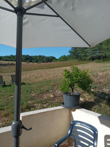 Балкон, la grange du château (la grange du chateau) in Меркус