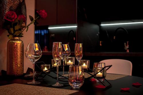LES SECRETS ROOMS, LOVE ROOM DE LUXE AVEC JACUZZI in Rivesaltes