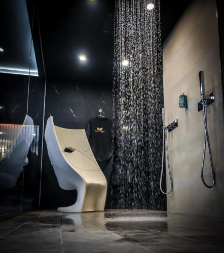 LES SECRETS ROOMS, LOVE ROOM DE LUXE AVEC JACUZZI