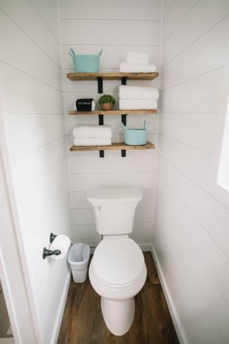 New Tiny Home on 250 Acre Dairy Farm Near Ark in Dry Ridge, USA