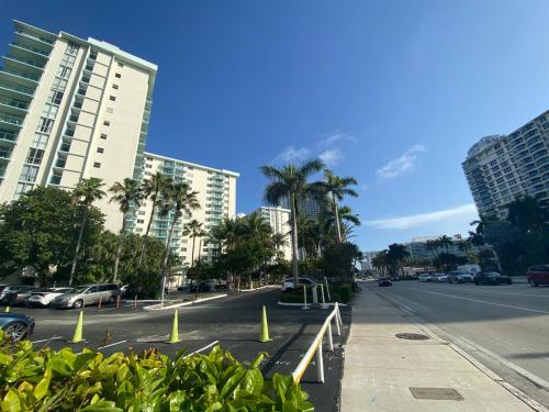 The Tides on Hollywood Beach OceanView 6D - image 4
