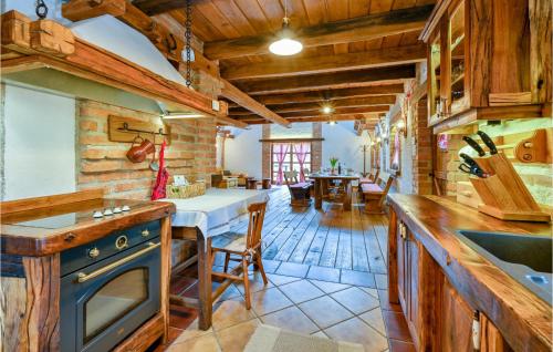 Amazing Home In Prosenik Gubasevski With Sauna