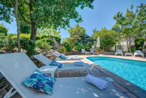 Logis Hotel Le Blason de Provence