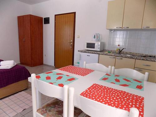 Apartments with a parking space Pirovac Sibenik - 15320 - image 14