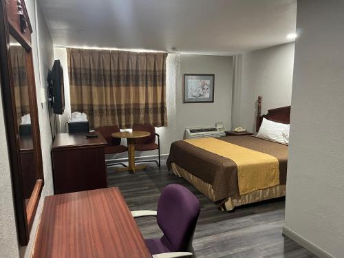 Mid Towne Inn & Suites - image 12