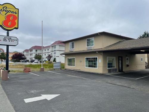 Super 8 By Wyndham Crescent City in Crescent City (CA)