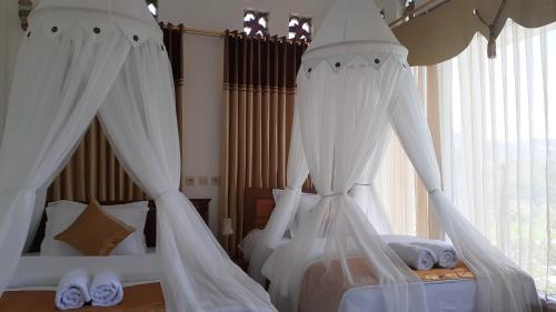 Bintang Bungalow Tour & Travel, Ende