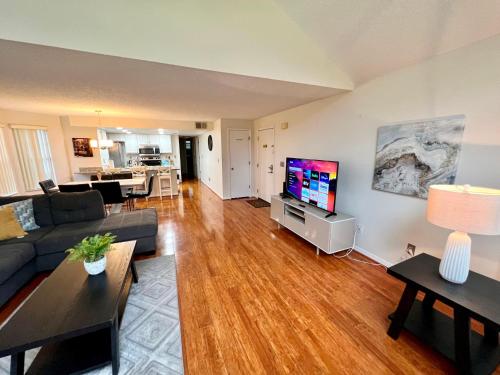 Grand Deluxe 3BR Apartment near Disney Parks in Kissimmee, USA