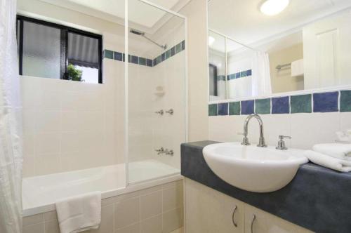 BAY VILLAS No 15 - image 2