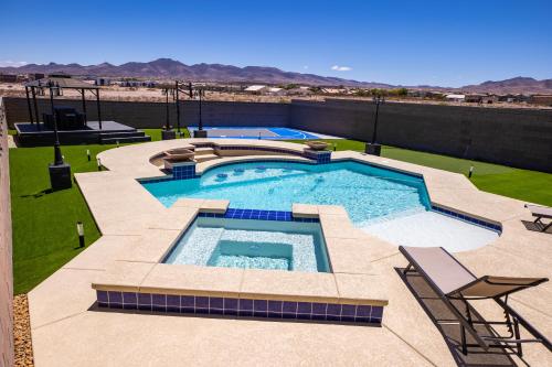 1900 SqFt House W/25Ft Heated Pool/Spa- Strip View