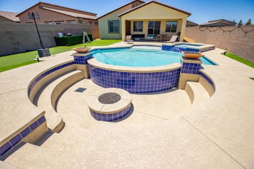 1900 SqFt House W/25Ft Heated Pool/Spa- Strip View