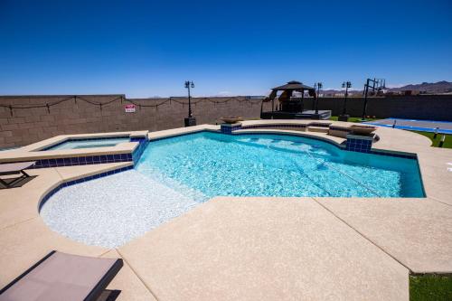 1900 SqFt House W/25Ft Heated Pool/Spa- Strip View