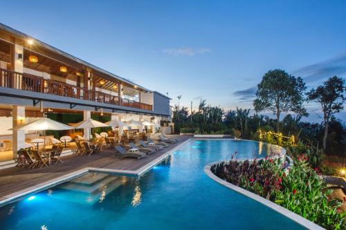 Swimming pool, Giriwood Hotel & Villa in Bedugul