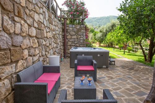 Eterea Charming Suites - Tap to explore photos