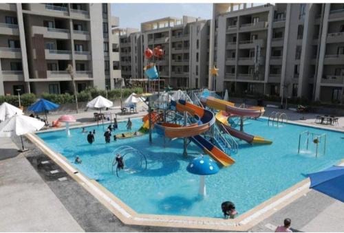 شاليه فندقي بقرية جراند هيلز الساحل الشمالي Grand Hills North Coast كود E45 للعائلات فقط