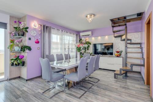 SUMMER ORCHID - Spacious Duplex By The Beach & PS5, Сплит (фото 2)