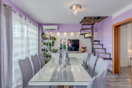 SUMMER ORCHID - Spacious Duplex By The Beach & PS5, Сплит (фото 8)
