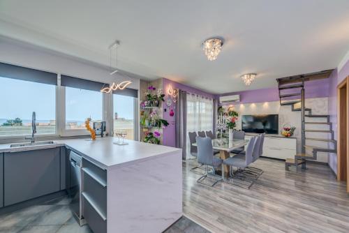 SUMMER ORCHID - Spacious Duplex By The Beach & PS5, Сплит (фото 6)
