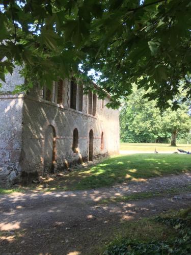 Cabanes et chambre à la Bernardiere