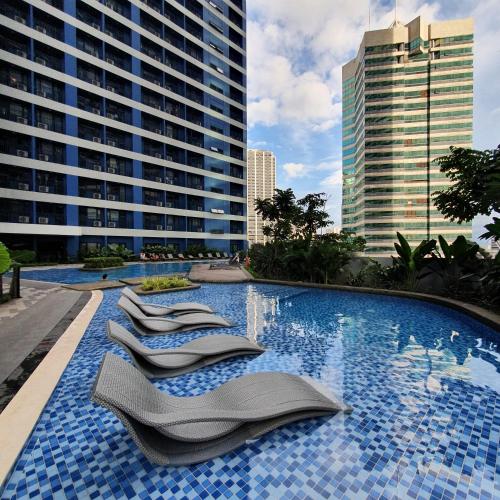 Air Residences Makati Condo Elegant Grand Hotel Type