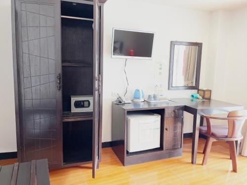 room detail thumbnail 1