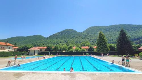 泳池, Aixopluc - Camprodon Apartamento centro rio Ritort in 金普頓